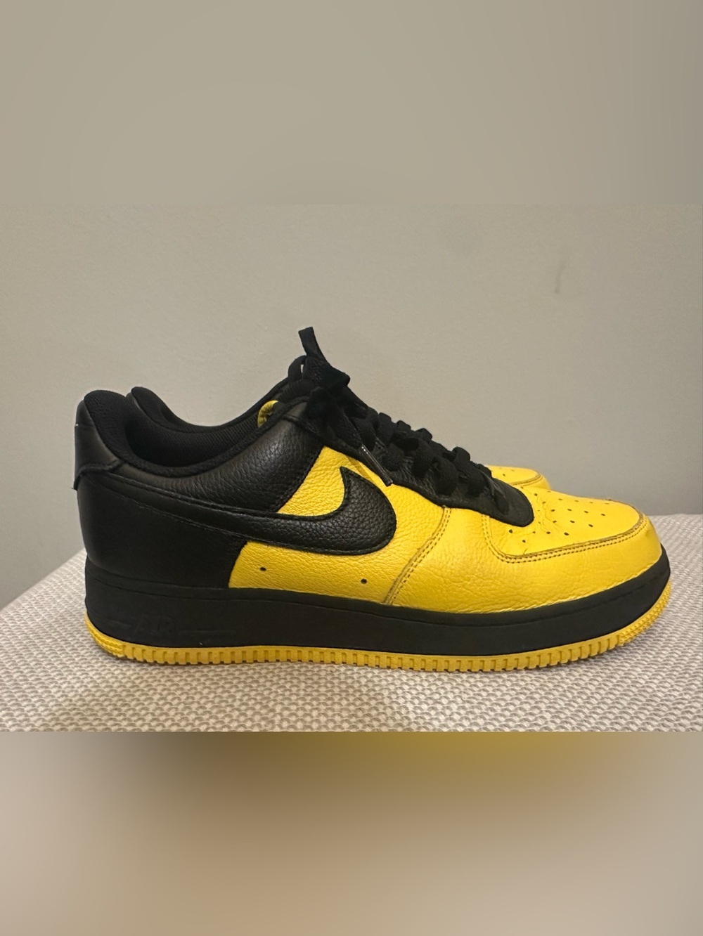 Nike Air Force 1 Low 2023 Black Yellow DV3892-900 Men’s Size 9.5 Streetwear EUC!